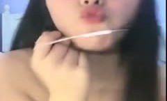超可爱的女神级校花美.女[星luck]爱死她了，笑容脸蛋都是第一，那谄媚的黑色指甲拿着AV棒淫弄自己的淫穴硬了我靠！