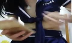 哺乳期少.妇孩子七个月了出来赚点生活费，奶水涨得胸疼，不挤都会自然溢出来，这乳房好美丽呀诱惑啊！