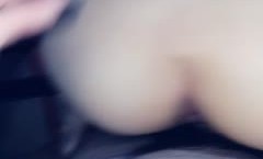 淫ying荡学妹mei露脸激ji情啪pa啪，给小哥哥舔tian乳头被按着脑袋玩深喉真刺激，主动上位抽[chou]插叫声淫ying荡，被小哥直接内/射特写