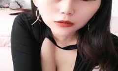 颜值不错白皙皮肤大.奶妹mei子自[zi]慰单腿黑丝沙发上跳蛋震动非常诱人很是诱惑喜欢不要错过
