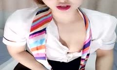 清纯高gao颜值的大美.女，穿上黑丝空姐制服