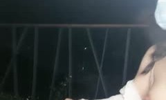 JAV看片！【校花学妹mei初下海】扎着两个辫子颜值不错妹mei子，户外野战口口后入抽[chou]插，抬腿栏杆上🔞操cao呻吟娇喘