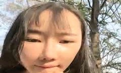 鸭舌帽苗条妹mei子JAV看片！【小乳猪】和炮.友户外小树林啪pa啪，口口后入抽[chou]插呻吟娇喘，很是诱惑喜欢不要错过