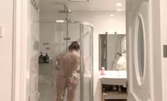 JAV看片！【是哥哥的骚骚】高gao颜值妹mei子浴室洗澡小尺度露逼，揉搓奶子近距离特写粉逼很是诱惑喜欢不要错过