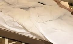 JAV看片！【人间水密桃】颜值不错妖艳妹mei子和闺蜜一起玩，口口上位骑乘大力猛🔞操cao呻吟，很是诱惑喜欢不要错过