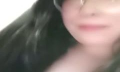 白熊小师妹mei妮妮家里没地方跑到医院厕所去大秀，露脸玩耍拿个棒棒冰塞骚🔞操cao抽[chou]插，自己舔tian淫水，大.奶子又白又挺