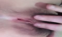 00后小处女伊伊首次出境，新来的就是带劲，童颜巨.乳的标准典范，自己舔tian奶子小逼看着就很嫩，精jing彩不要错过