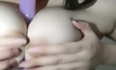 东北小骚妮进医院厕所开秀，露脸皮肤白皙奶子大屁股肥，看着很诱人不敢带道具拿个棒棒棒插🔞操cao，自己舔tian淫水3