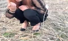 JAV看片！【野战正规军】颜值不错妹mei子野地啪pa啪，脱.光光口口地上大力猛🔞操cao，很是诱惑喜欢不要错过